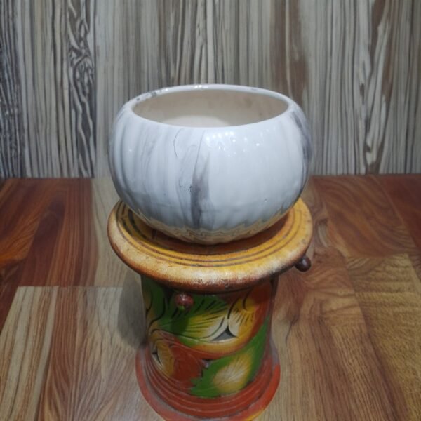 Smoke Round White 8 Inch Pot